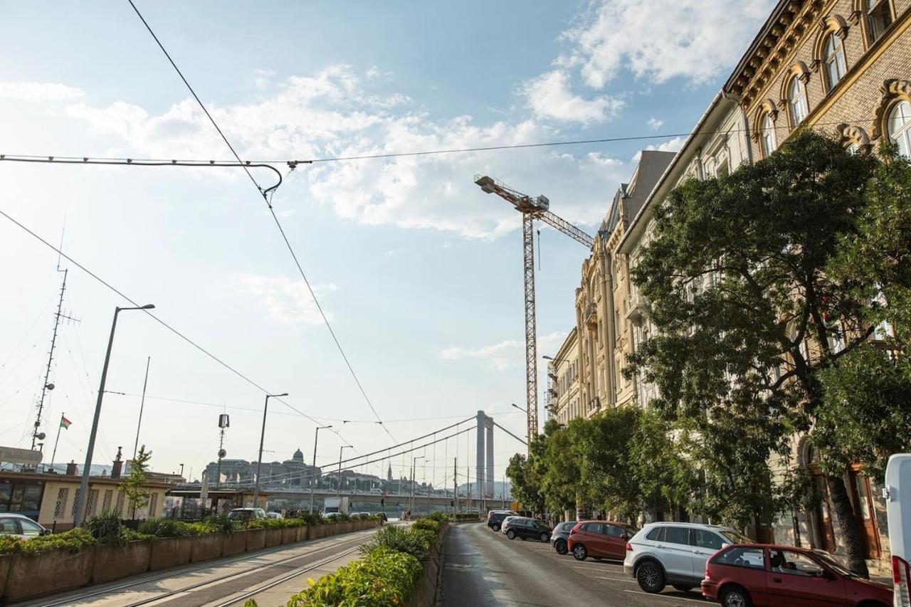 Danube Riverside Designer Apartment In City Center, Budapest